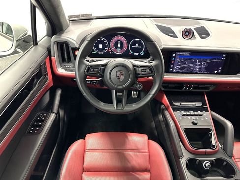 Certified 2025 Porsche Cayenne Turbo AWD/4WD image 27