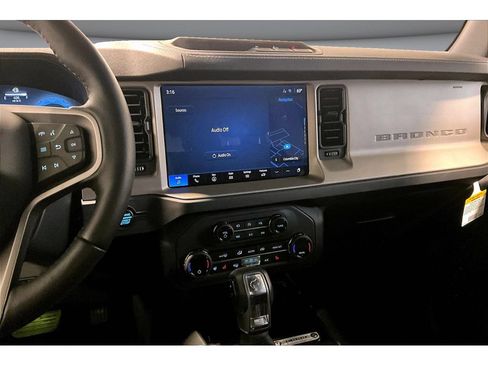 Used 2025 Ford Bronco Outer Banks AWD/4WD image 9
