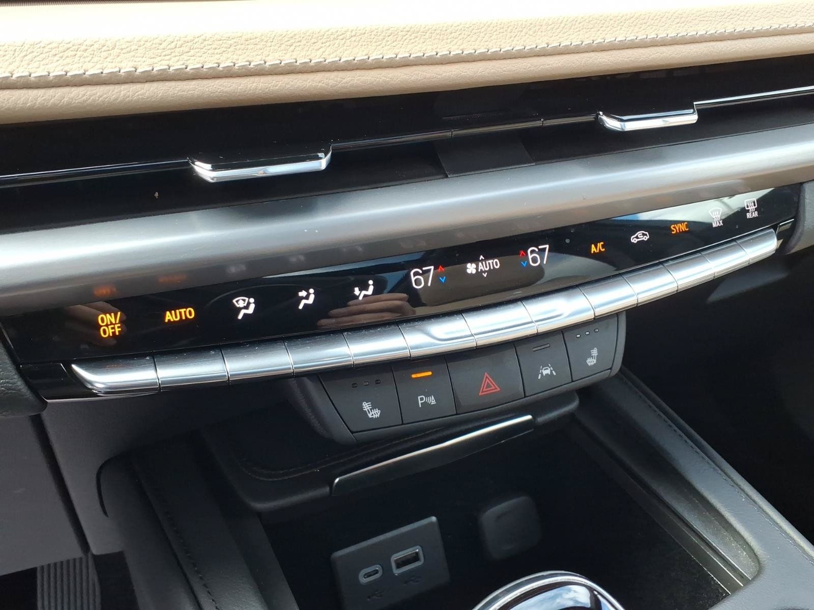 Used 2024 Cadillac XT4 Luxury w/ Cold Weather Package AWD/4WD image 30