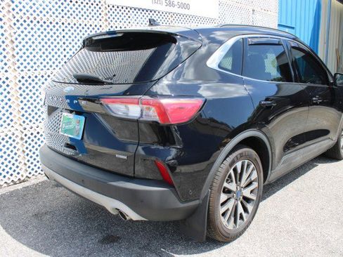 Used 2020 Ford Escape Titanium image 5