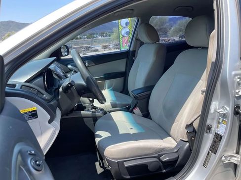 Used 2013 Kia Forte EX image 17