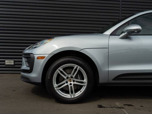 Used 2025 Porsche Macan image 13