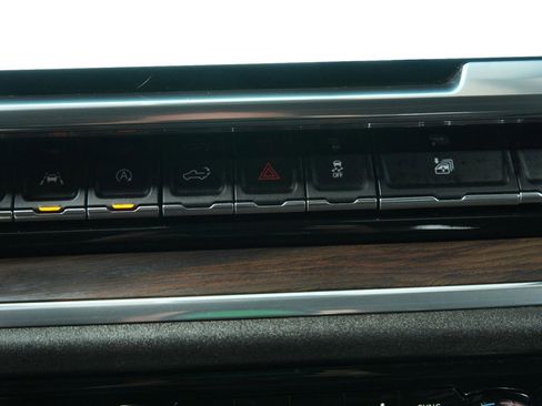 Used 2023 GMC Sierra 1500 SLT image 36