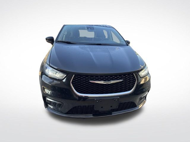 Used 2023 Chrysler Pacifica Touring-L FWD image 16