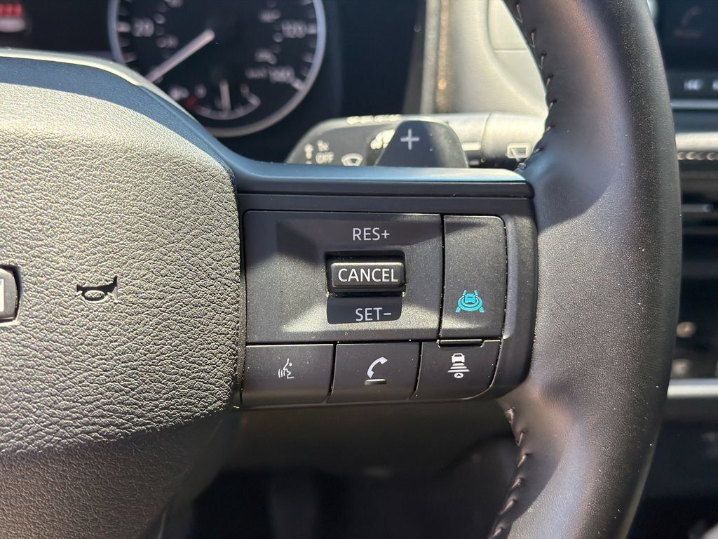 Used 2025 Nissan Rogue SV AWD/4WD image 25