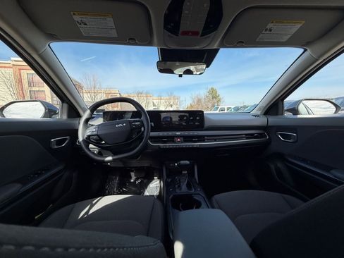 Used 2025 Kia K4 LXS image 32
