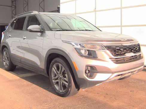 Used 2022 Kia Seltos S FWD image 2