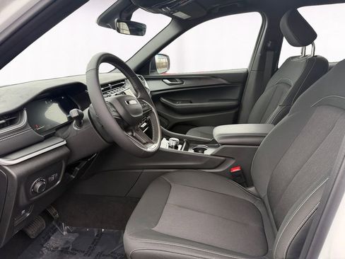 Used 2025 Jeep Grand Cherokee L Laredo w/ Luxury Tech Group I image 9