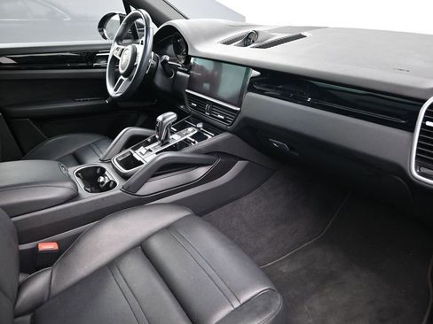 Used 2020 Porsche Cayenne image 14