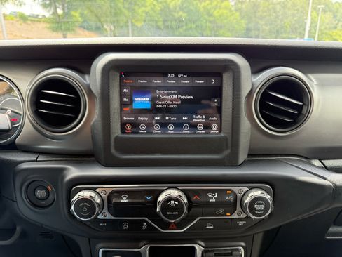 Used 2022 Jeep Wrangler Unlimited Sport AWD/4WD image 17
