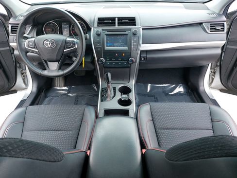 Used 2015 Toyota Camry SE FWD image 9