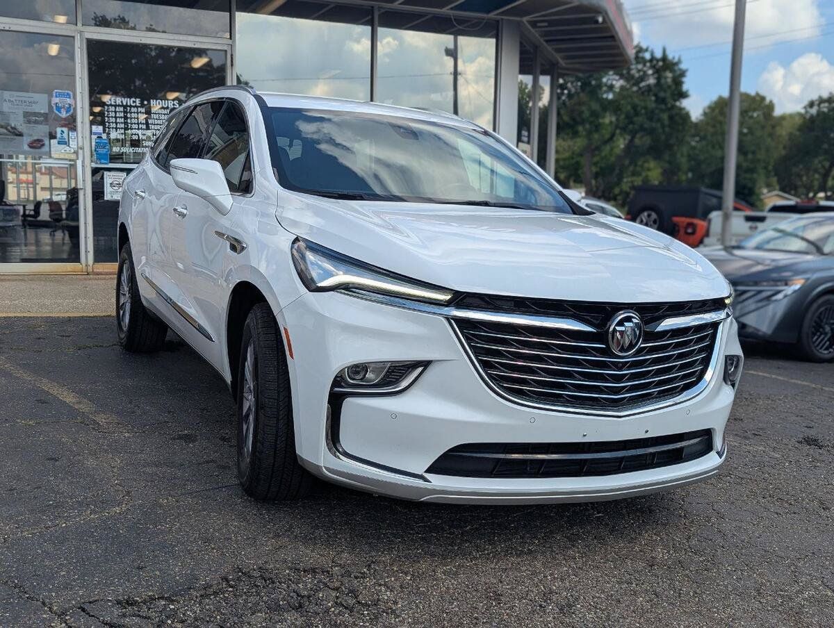 Used 2022 Buick Enclave Premium FWD image 1