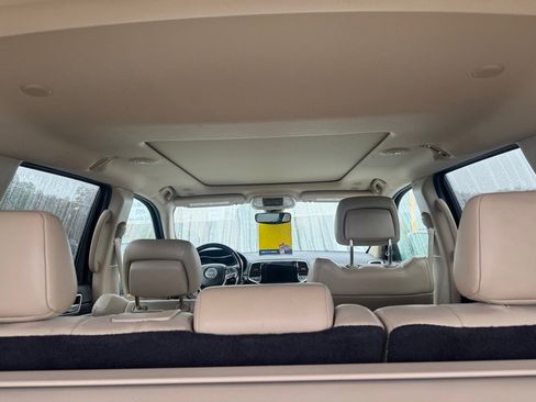 Used 2020 Jeep Grand Cherokee Limited w/ Luxury Group II image 20