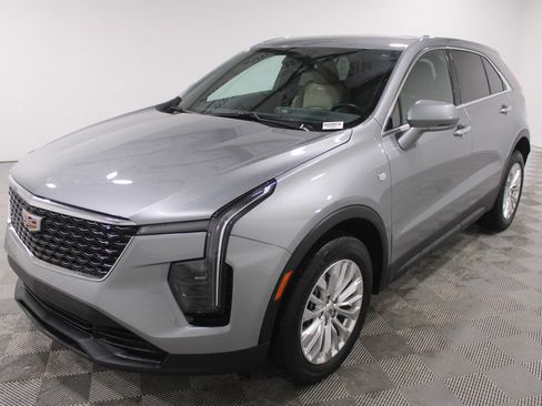 Used 2024 Cadillac XT4 Luxury w/ Cold Weather Package image 31