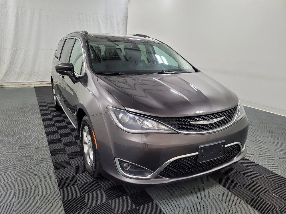 Used 2017 Chrysler Pacifica Touring-L Plus FWD image 13