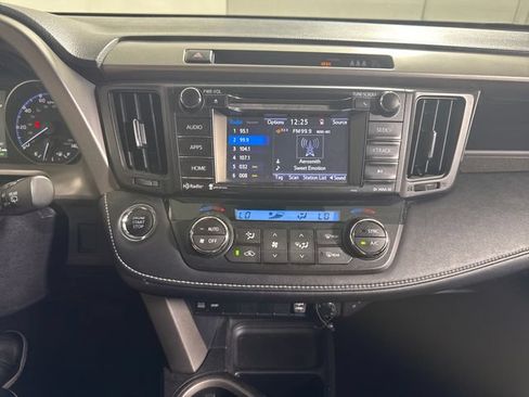 Used 2017 Toyota RAV4 XLE AWD/4WD image 27