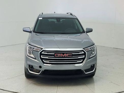 Used 2023 GMC Terrain SLT image 2