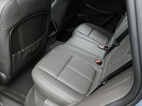Certified 2025 Porsche Macan AWD/4WD image 15