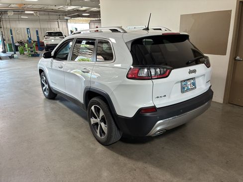 Used 2019 Jeep Cherokee Limited AWD/4WD image 4