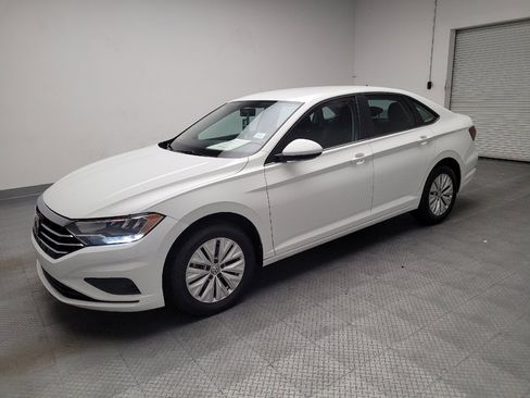 Used 2019 Volkswagen Jetta SE FWD image 2