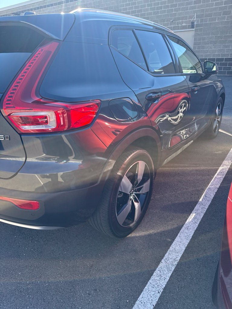 Used 2021 Volvo XC40 T5 Momentum w/ Protection Package AWD/4WD image 6