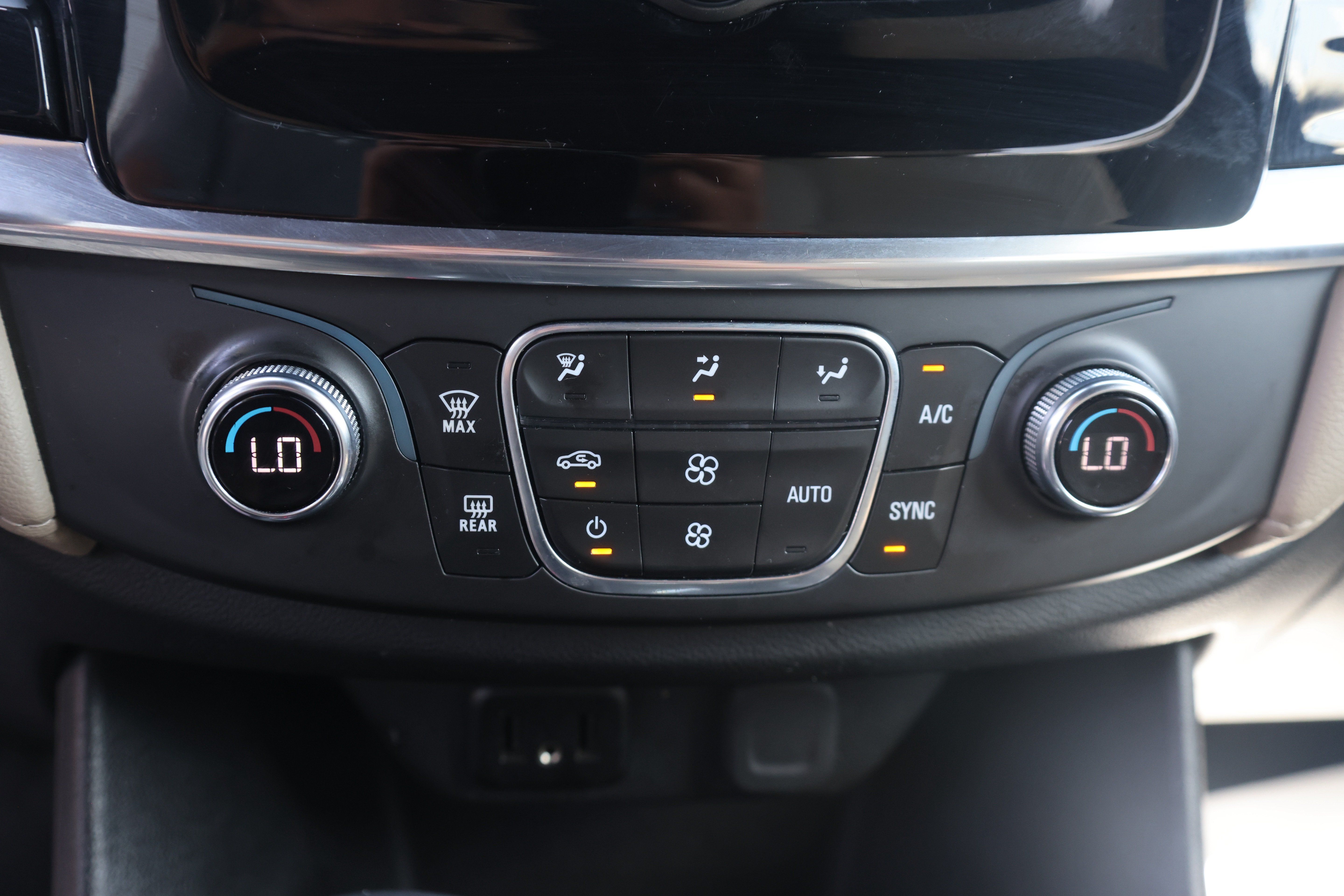 Used 2022 Chevrolet Traverse LS FWD image 12