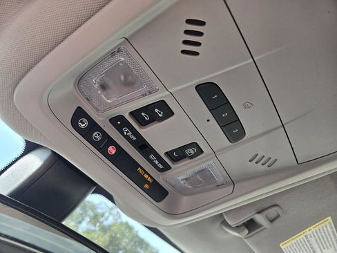 Used 2018 Chevrolet Equinox LT image 18