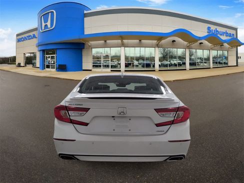 Used 2018 Honda Accord Touring image 7