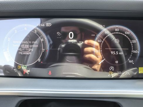 Used 2025 Volkswagen Tiguan SE image 19