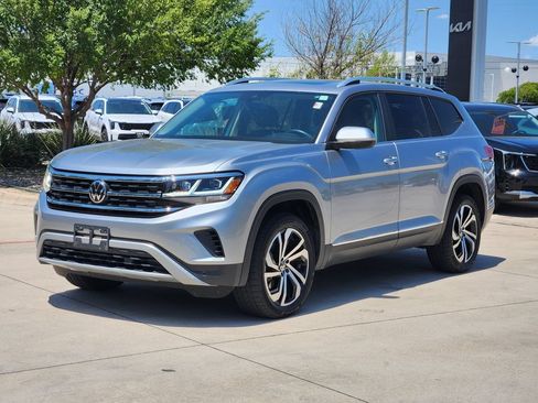 Used 2023 Volkswagen Atlas SEL AWD/4WD image 2