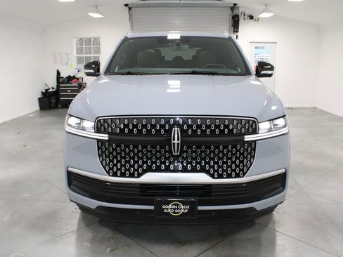 New 2025 Lincoln Navigator Reserve image 2