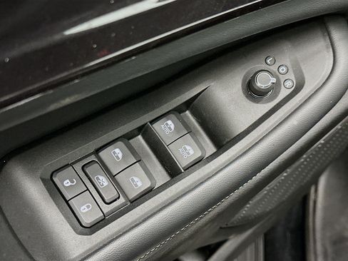 Used 2023 Jeep Grand Cherokee Laredo AWD/4WD image 15