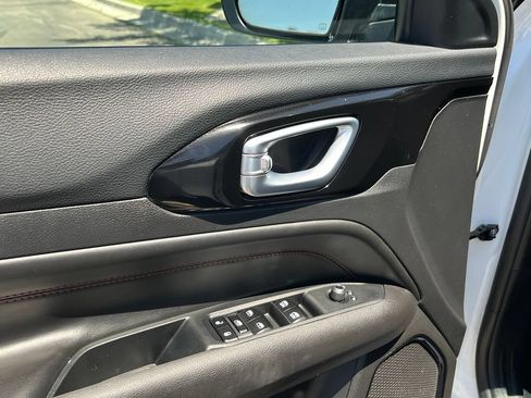 Used 2025 Jeep Compass Trailhawk AWD/4WD image 28
