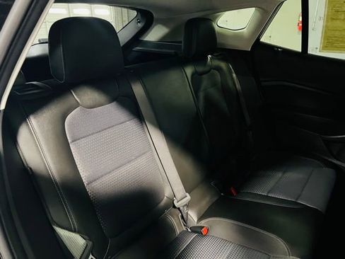 Used 2025 Chevrolet Trax LT w/ LT Convenience Package FWD image 27