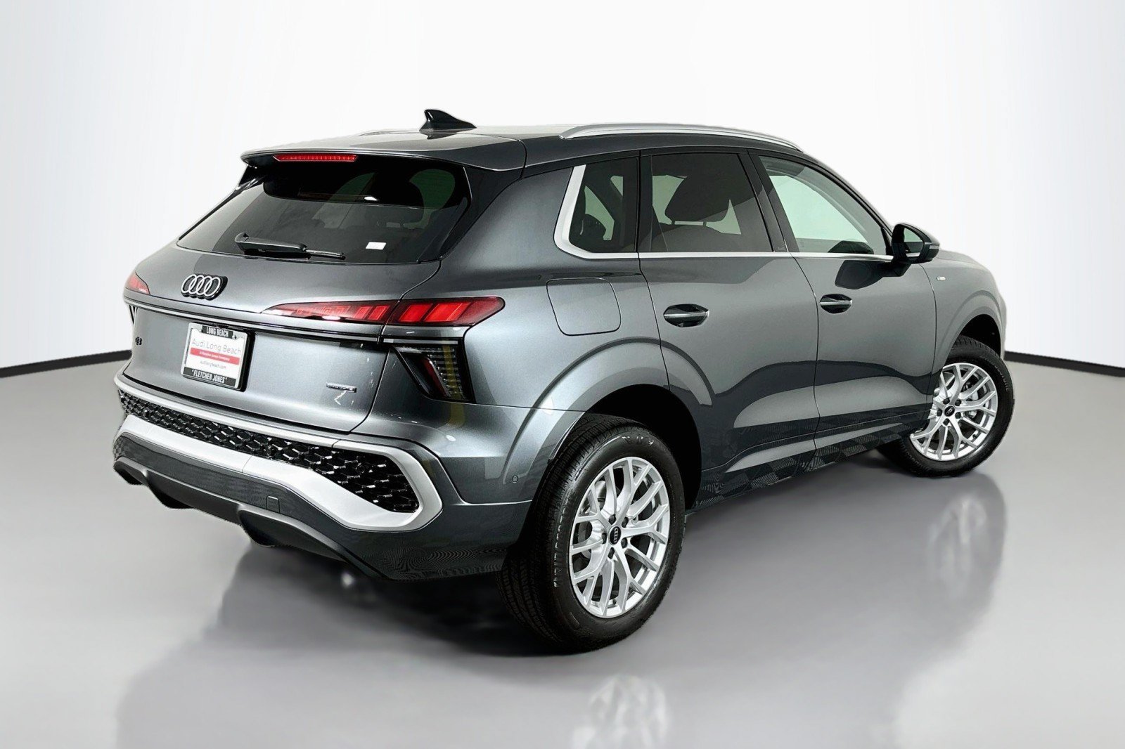 Used 2026 Audi Q3 quattro 2.0T w/ Driver Assistance Package AWD/4WD image 14