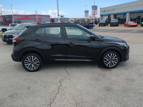 Used 2024 Nissan Kicks SR FWD image 9