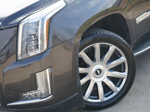 Used 2016 Cadillac Escalade Luxury image 11