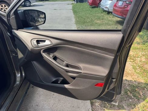 Used 2017 Ford Focus SE FWD image 24
