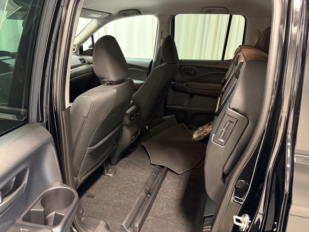 Used 2025 Honda Ridgeline Sport image 17