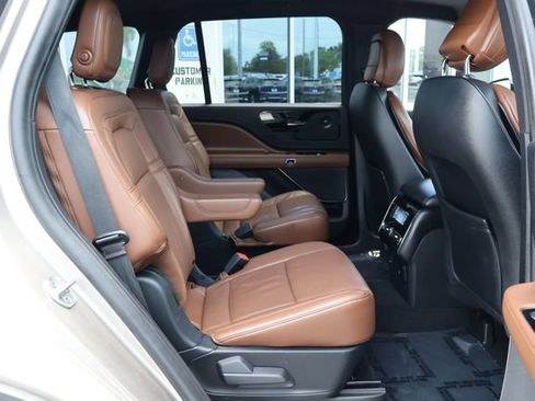 Certified 2020 Lincoln Aviator Reserve w/ Equipment Group 201A RWD image 24