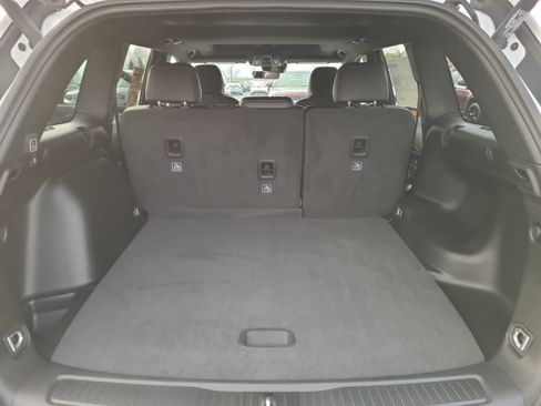 New 2025 Jeep Grand Cherokee Altitude image 27