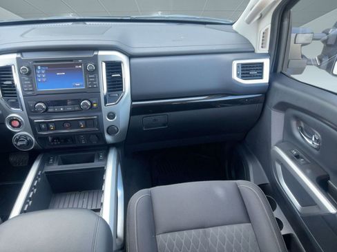 Used 2018 Nissan Titan SV w/ SV Convenience Package image 28