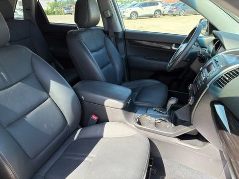 Used 2011 Kia Sorento EX w/ Premium Pkg FWD image 16