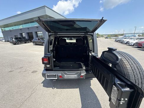 Used 2020 Jeep Wrangler Unlimited Sahara AWD/4WD image 29