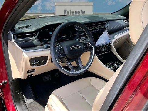 Certified 2023 Jeep Grand Cherokee Limited AWD/4WD image 13