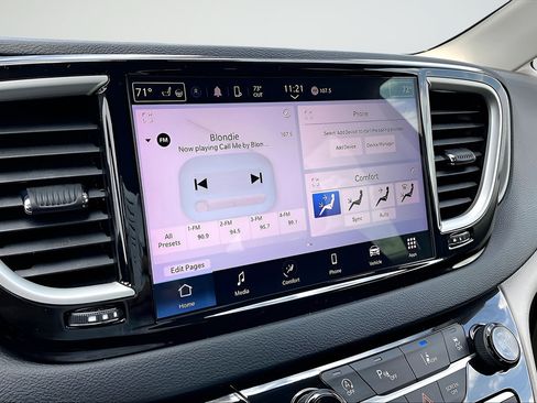 Certified 2023 Chrysler Pacifica Touring-L FWD image 24