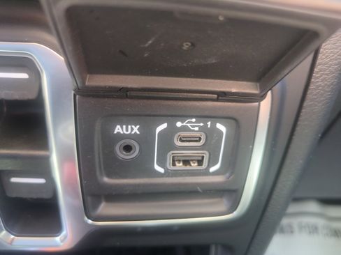 Used 2023 Jeep Wrangler Unlimited Sahara w/ Cold Weather Group AWD/4WD image 28