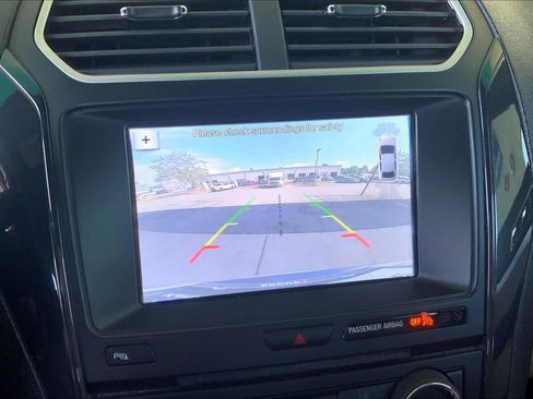 Used 2017 Ford Explorer XLT w/ Equipment Group 202A FWD image 28