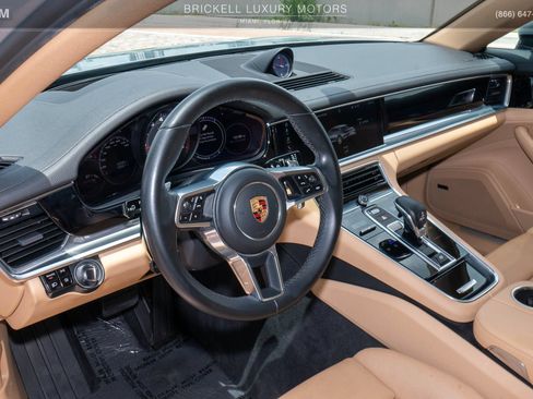 Used 2019 Porsche Panamera RWD image 6
