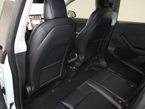 Used 2021 Tesla Model Y Long Range image 24